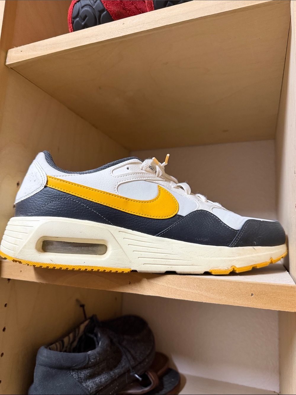 Nike Low-Top Sneaker in White, Black & Yellow